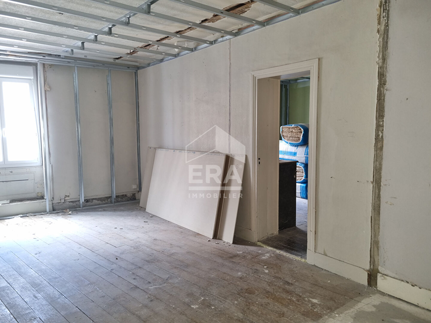 Appartement 3 pieces 75 m2 - Centre Amberieu - A Rénover