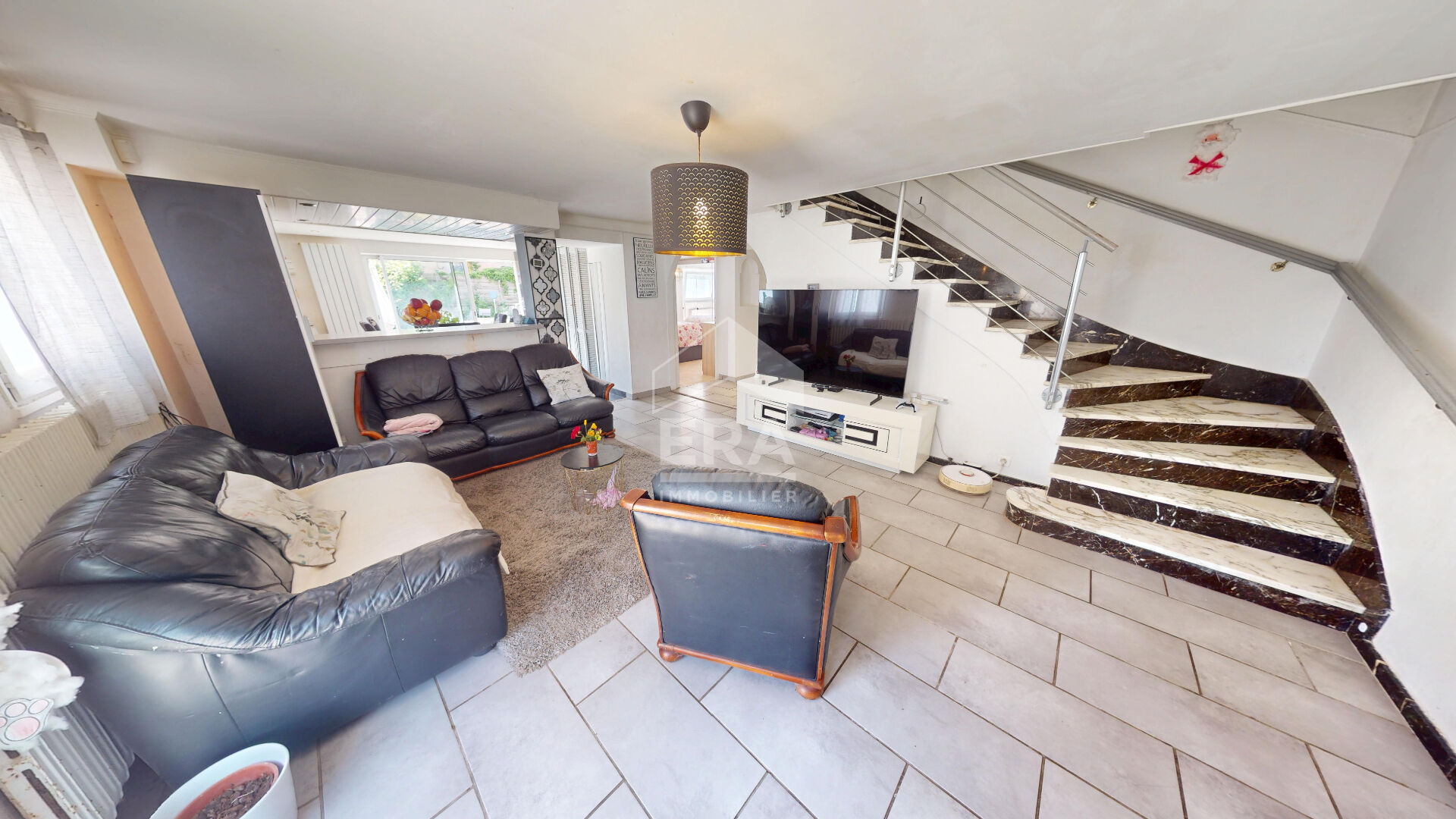 Maison Saint Maurice De Remens 7 pièce(s) 5 chambres, 121 m2, jardin, piscine, garage