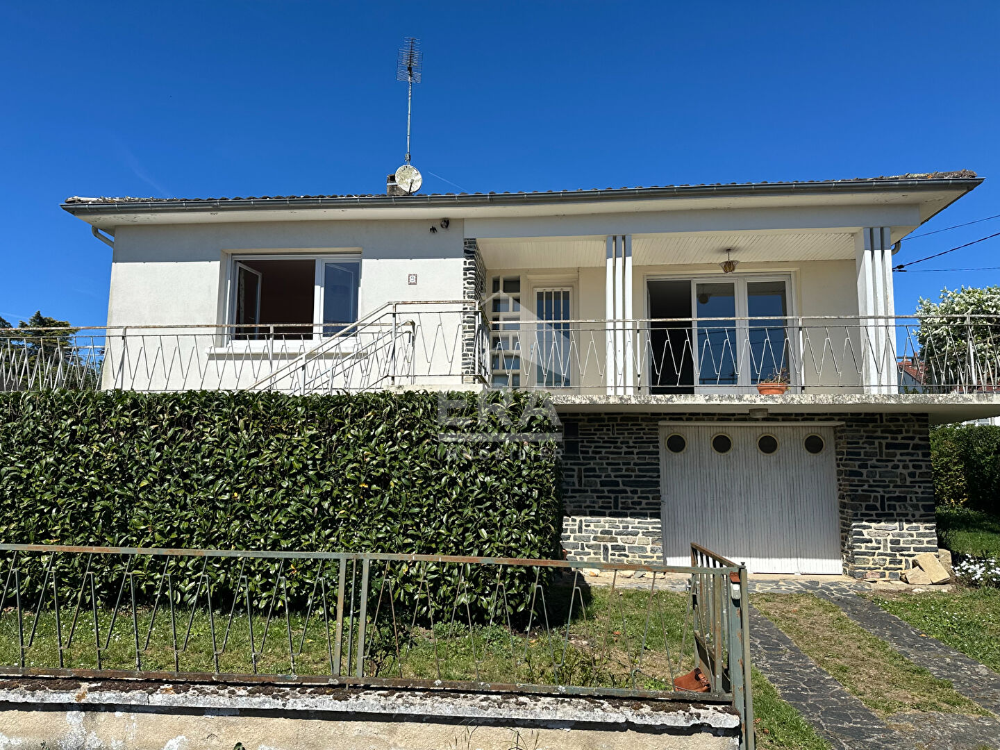 VILLEDIEU SU INDRE - Proche centre - Maison de type 4 - Ssol - jardin -terrasse
