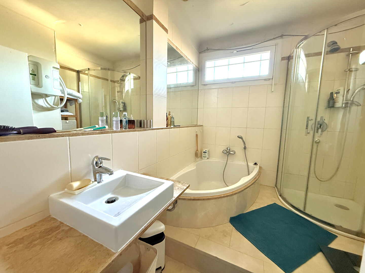 Photo Terrain arboré de 841m2 maison 5  chambres proche du centre ville ! image 4/6