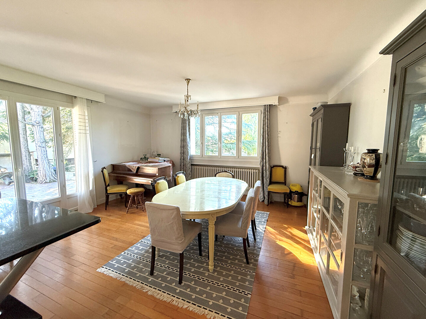 Photo Terrain arboré de 841m2 maison 5  chambres proche du centre ville ! image 6/6