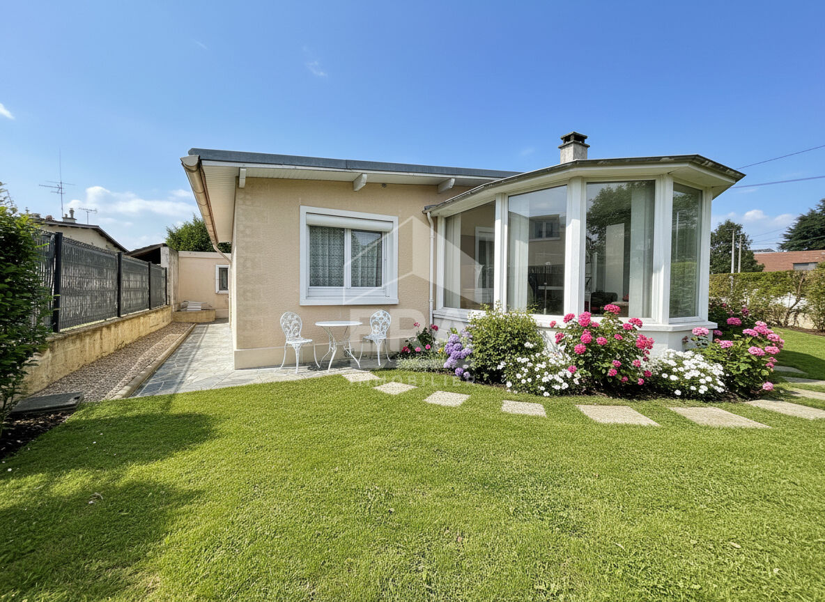 Photo Maison de plain pied avec dépendance et garage ! image 1/6