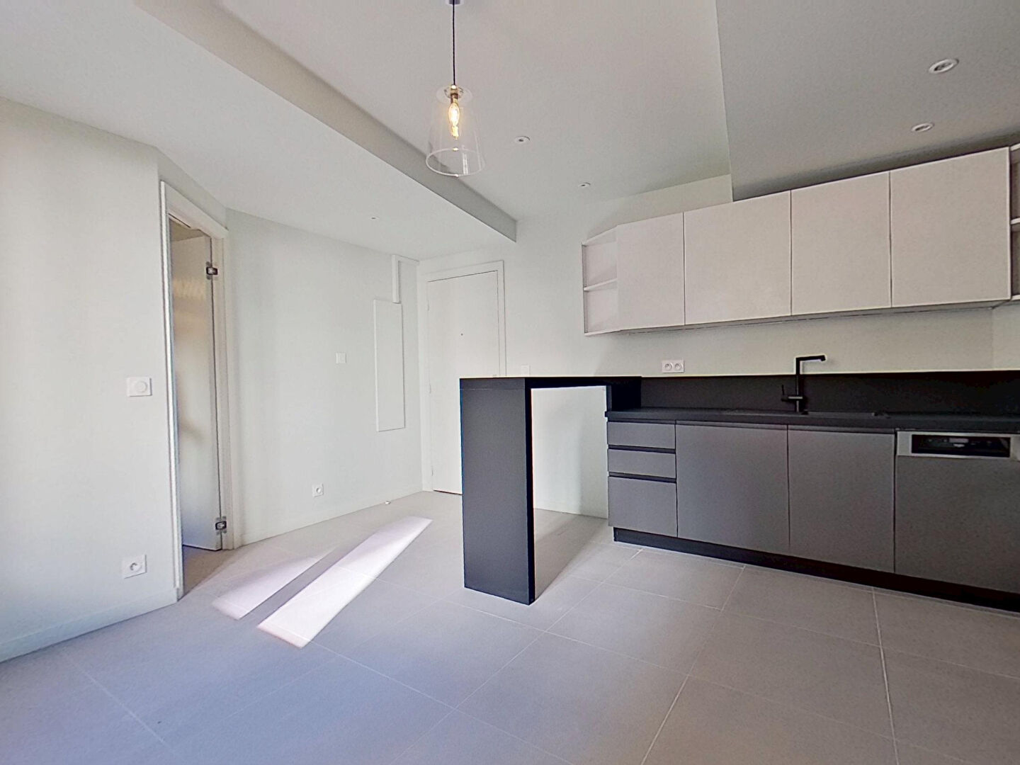 Photo 2P hyper centre - 28m2 image 2/5