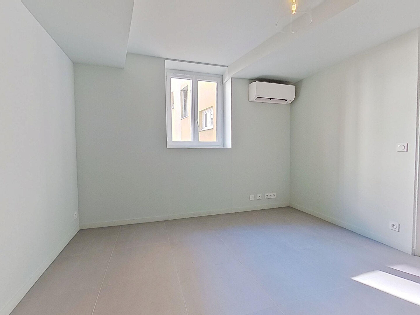 Photo 2P hyper centre - 28m2 image 3/5