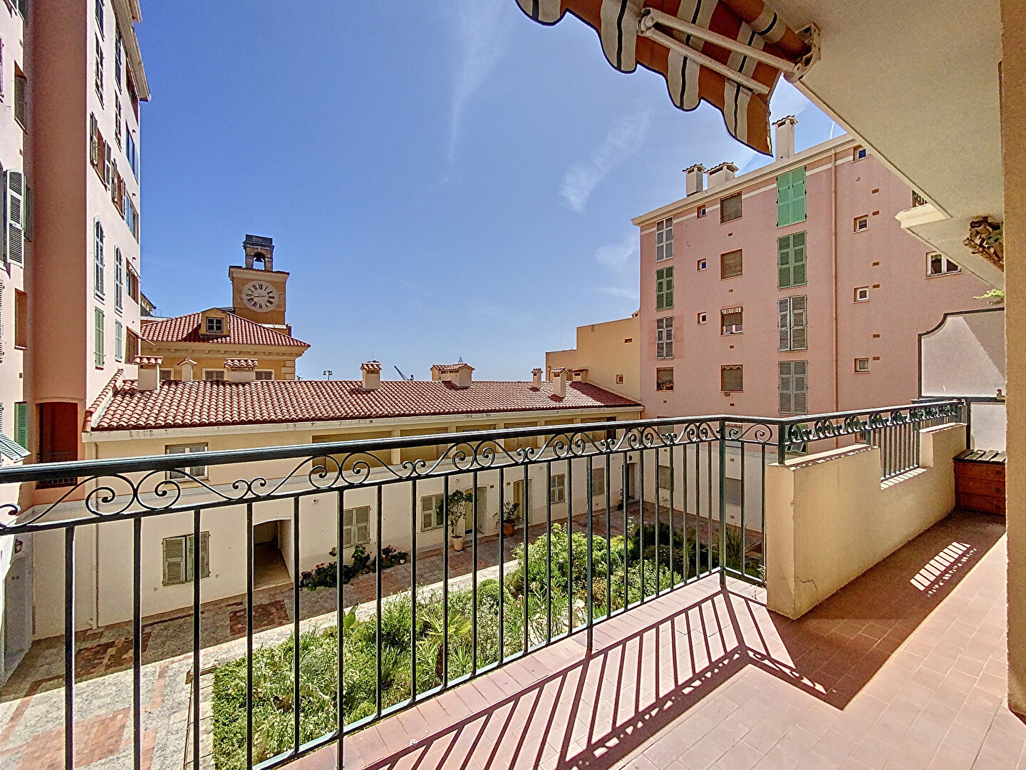 Photo Appartement Nice 2 pièce(s) 54 m2 Le Port image 1/6