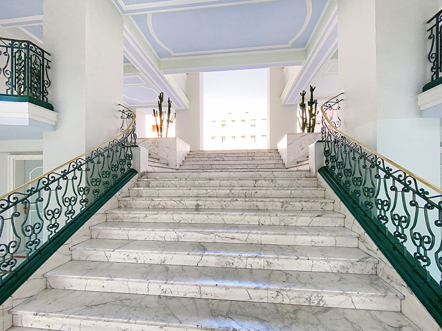 Photo Appartement Nice 2 pièce(s) 54 m2 Le Port image 4/6