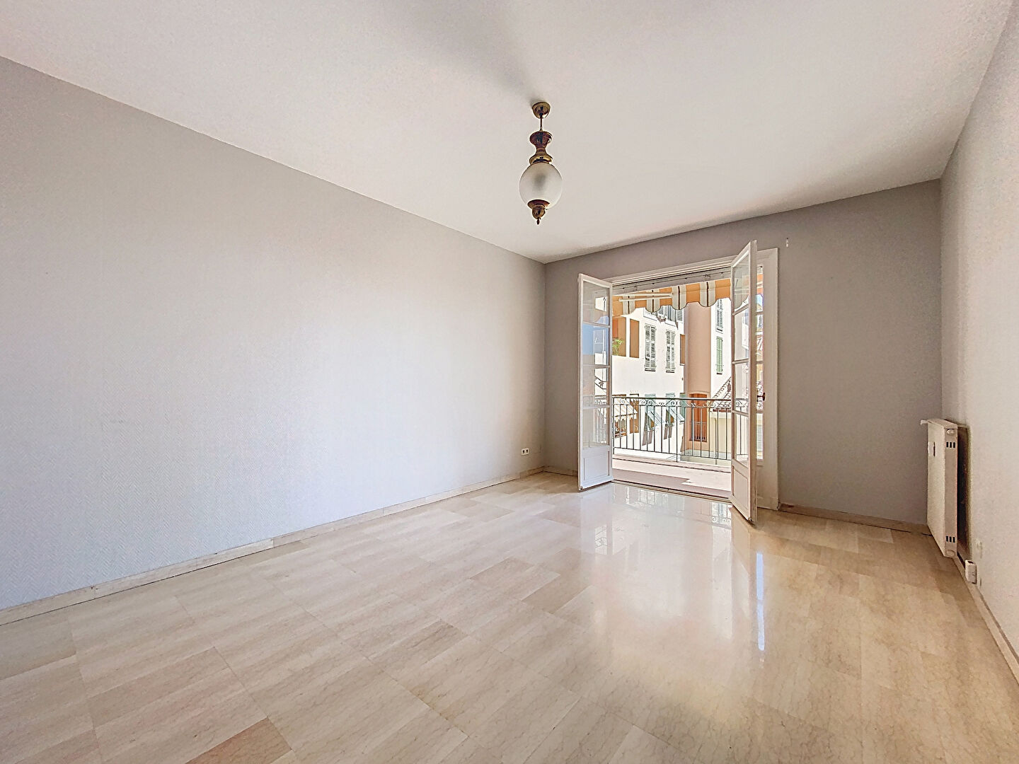 Photo Appartement Nice 2 pièce(s) 54 m2 Le Port image 5/6