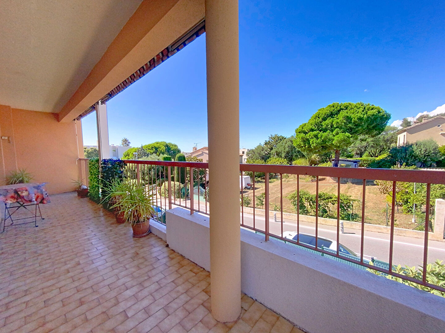 Saint Laurent Du Var 2/3 pièce(s) dernier étage