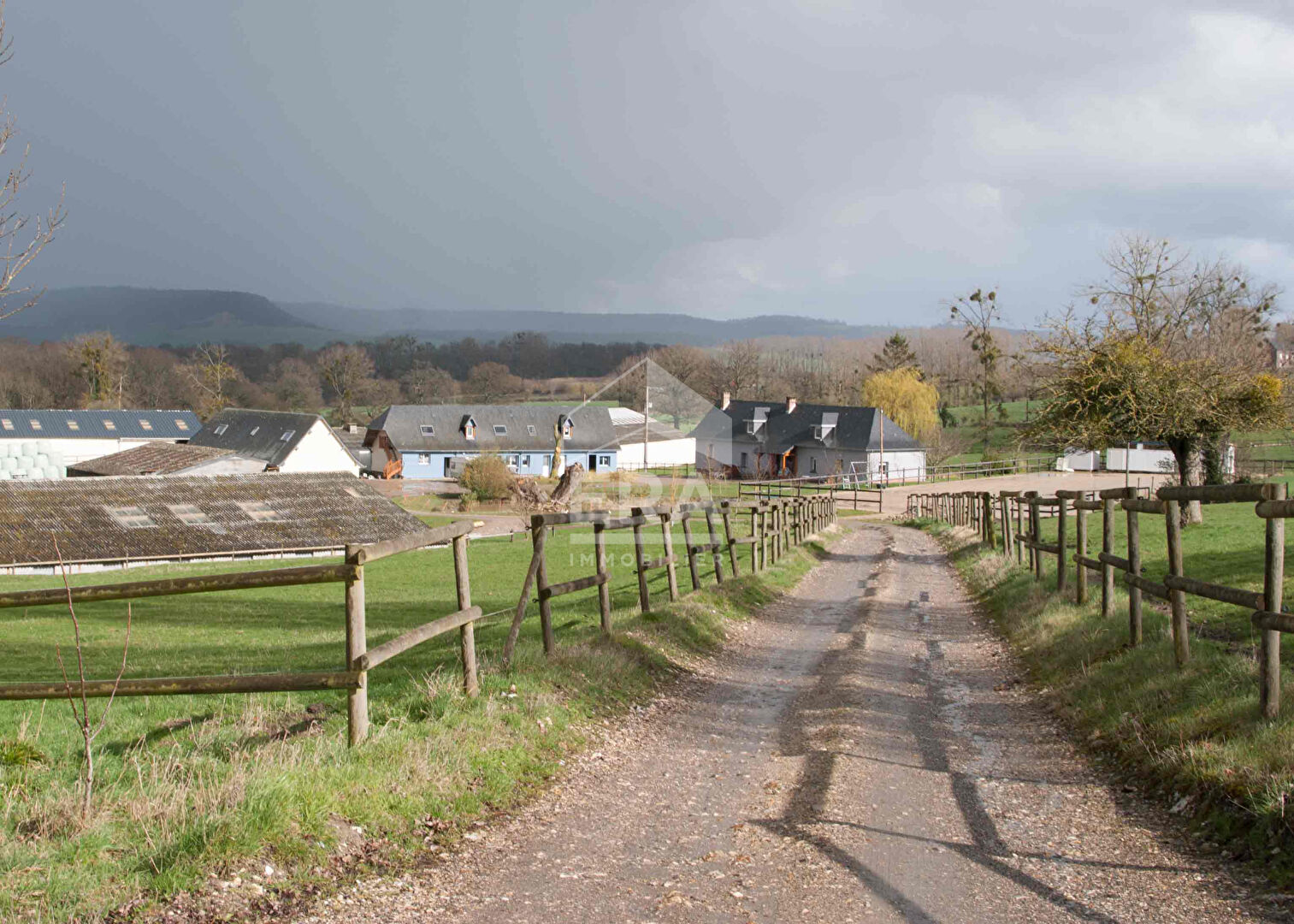 ENSEMBLE IMMOBILIER HARAS SUR 10 HECTARES DE TERRAIN