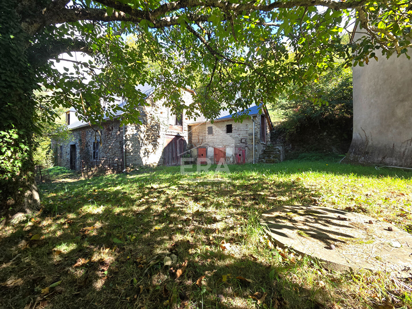 Maison bigourdane avec grange et vue panoramique sur les montagnes
