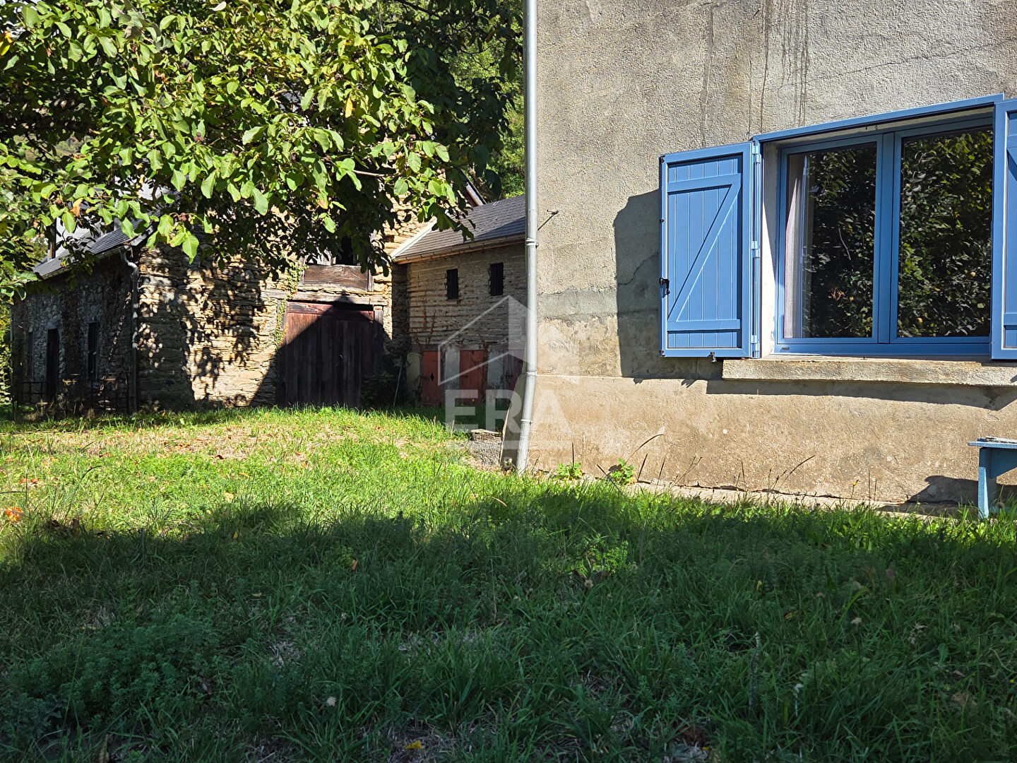 Photo Maison bigourdane avec grange et vue panoramique sur les montagnes image 1/6