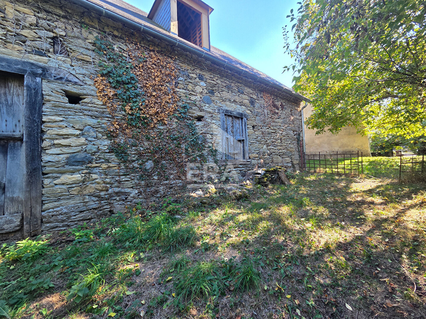 Photo Maison bigourdane avec grange et vue panoramique sur les montagnes image 3/6
