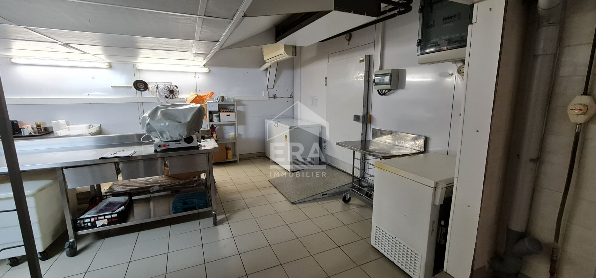 Photo Vente MURS COMMERCIAUX - Entièrement équipé d'une cuisine professionnelle ! image 2/6