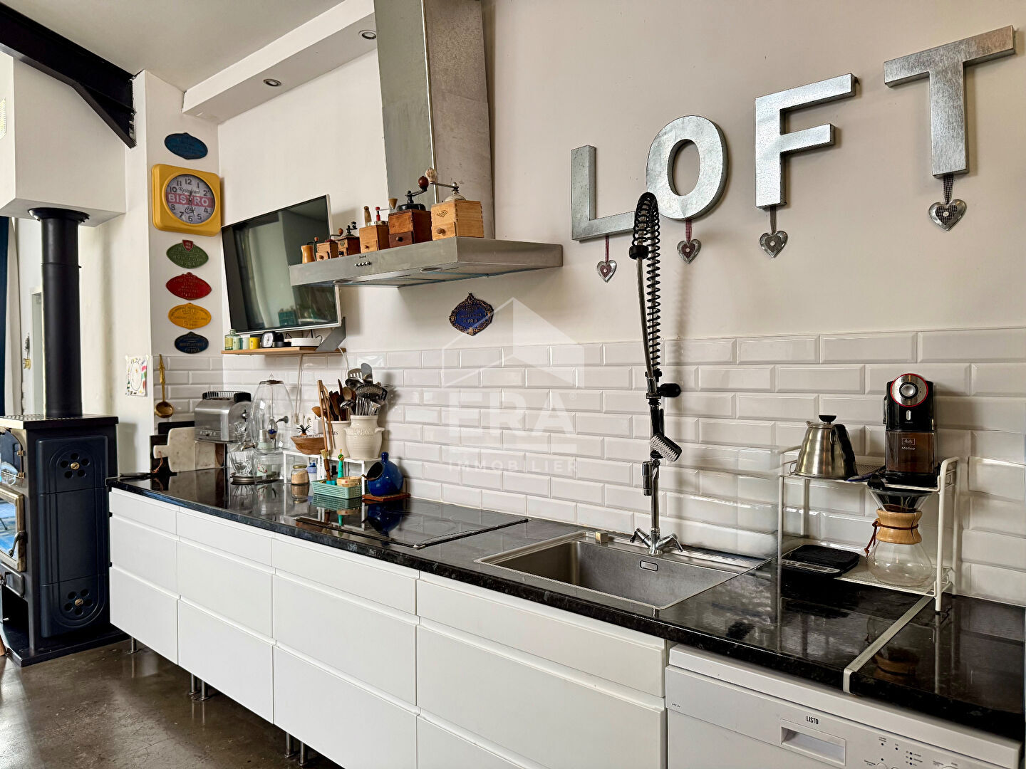 Loft plain-pied avec grand jardin, cour et garage