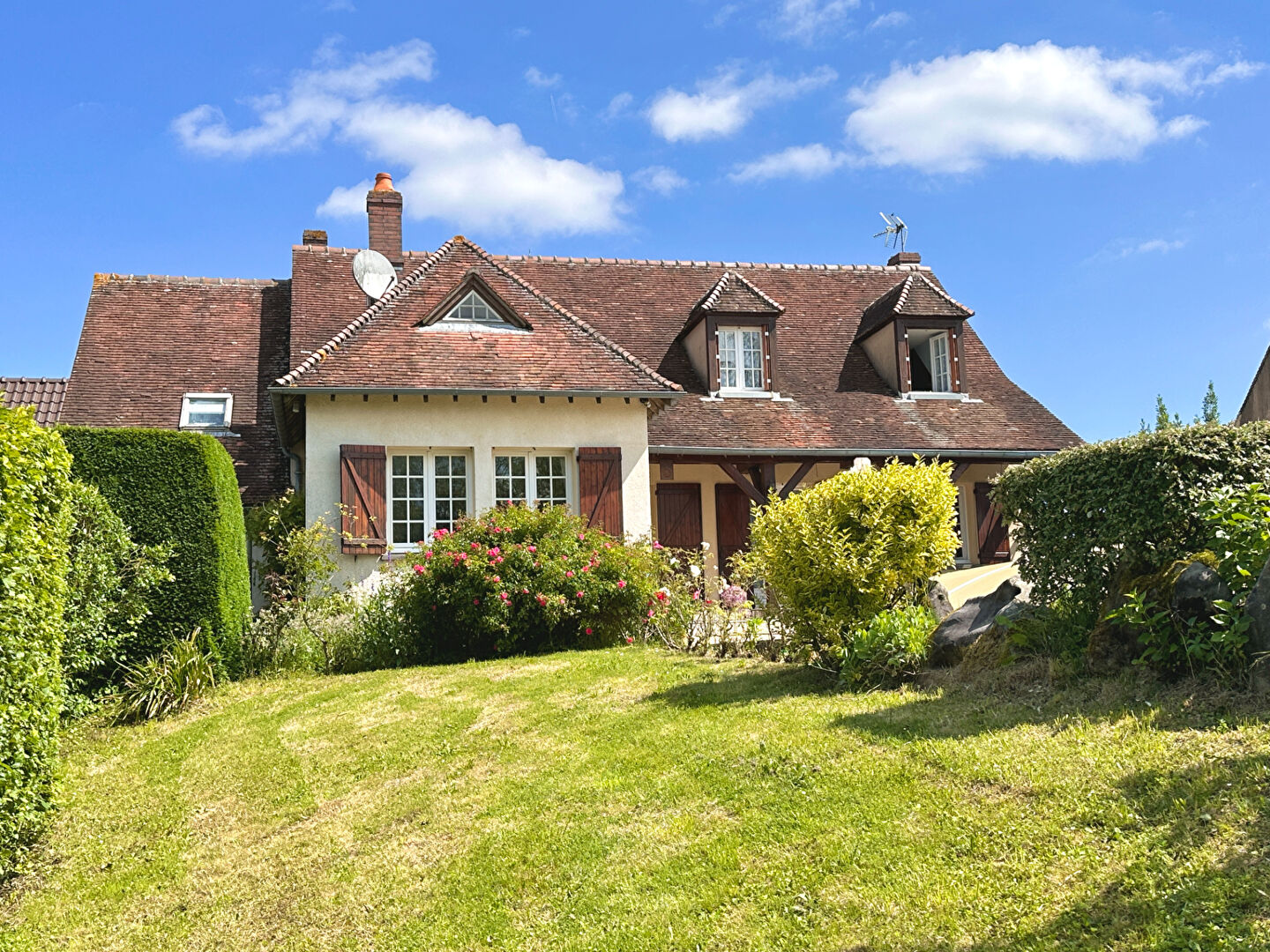 Maison familiale 7p 4ch double garage à La Chapelle La Reine