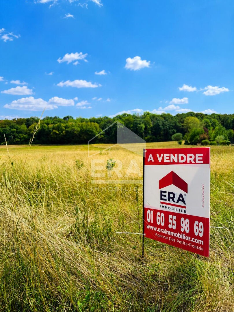 Terrain constructible / 668m2 / FAY LES NEMOURS / 49 000 euros
