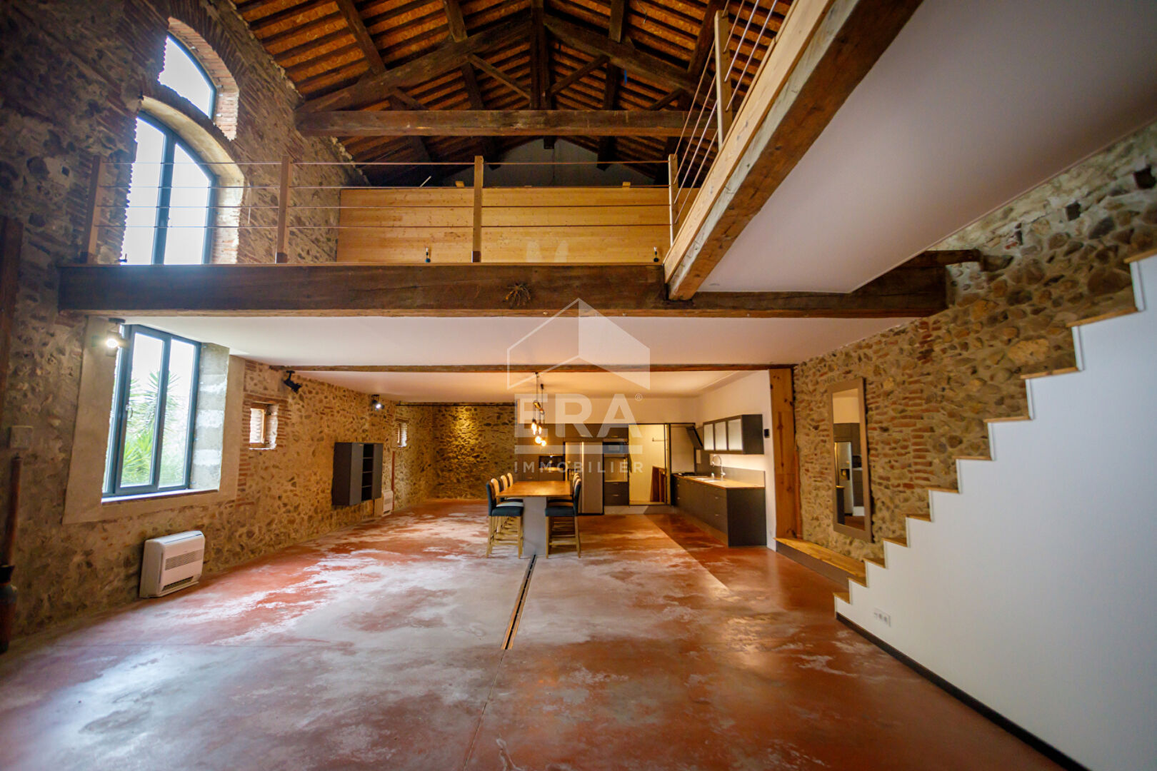 Photo À vendre à TROUILLAS Ancienne cave viticole réhabilitée de 615m2 avec piscine et Jardin image 6/6