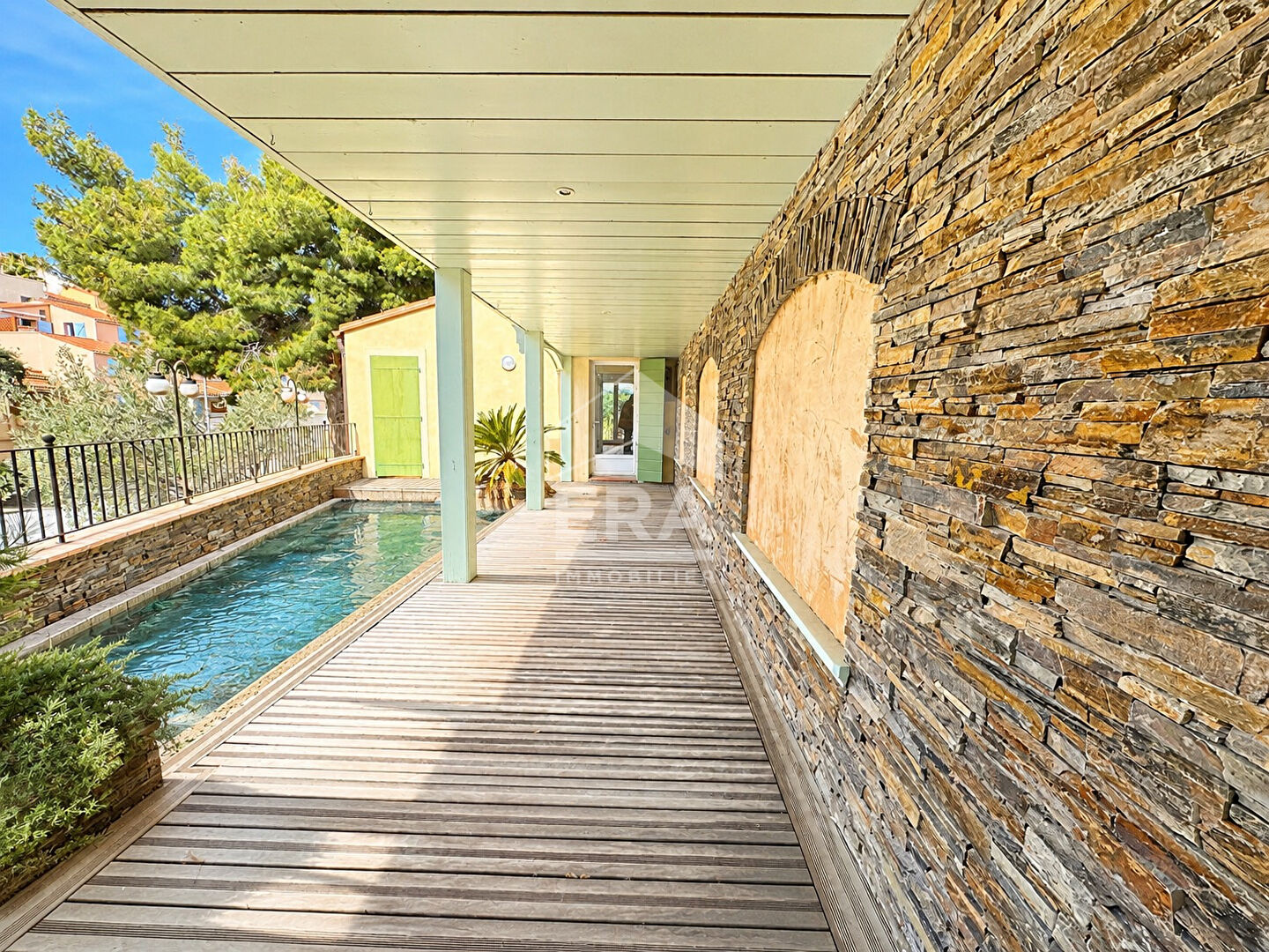 Agence immobilière de ERA IMMOBILIER CHATEAU ROUSSILLON