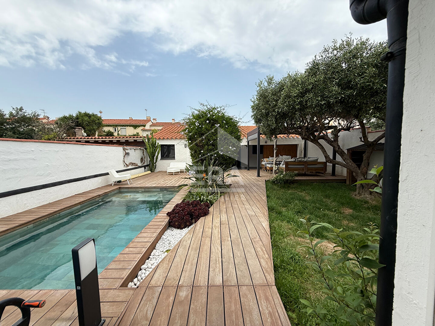 Agence immobilière de ERA IMMOBILIER CHATEAU ROUSSILLON