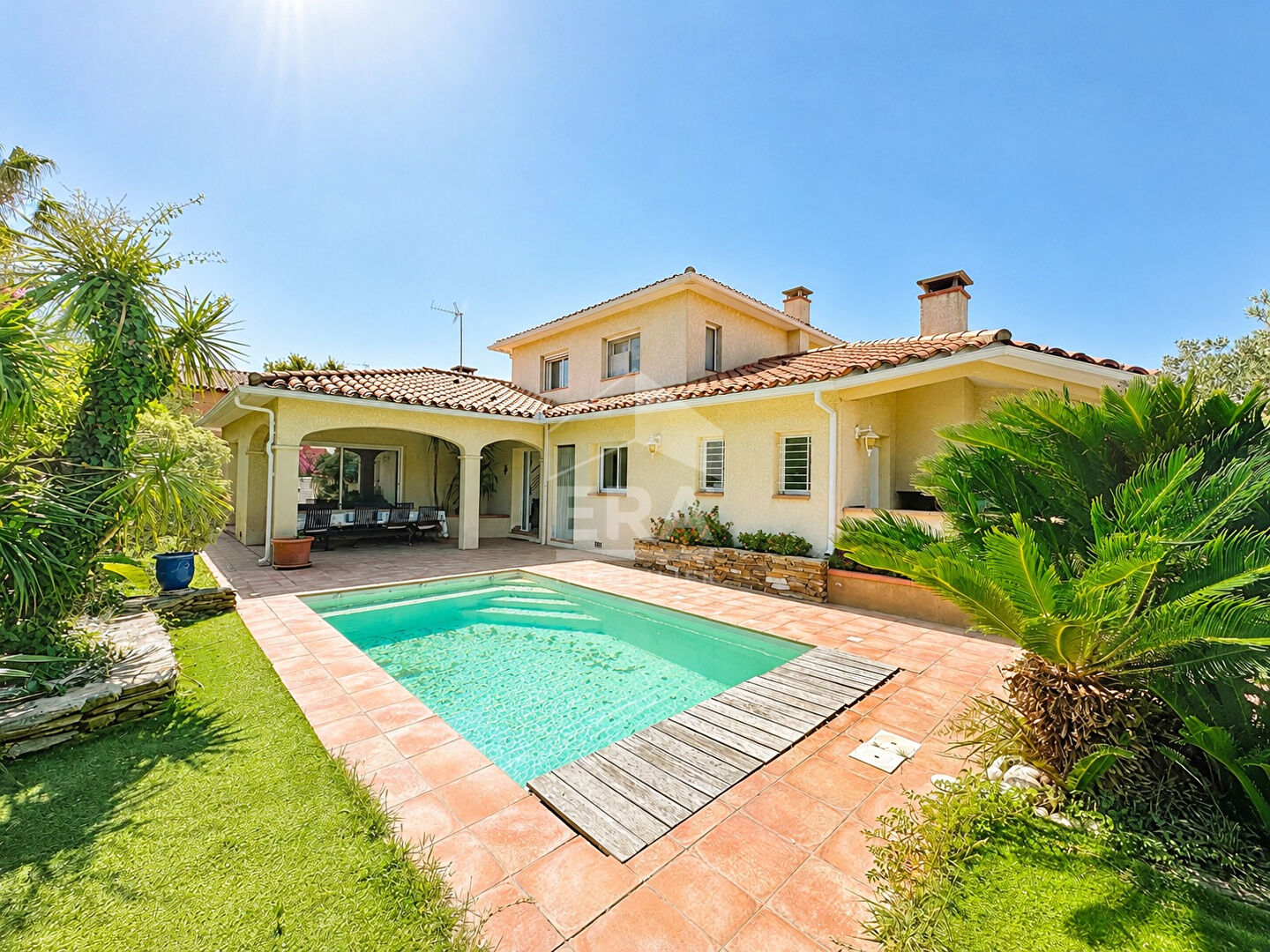 Agence immobilière de ERA IMMOBILIER CHATEAU ROUSSILLON