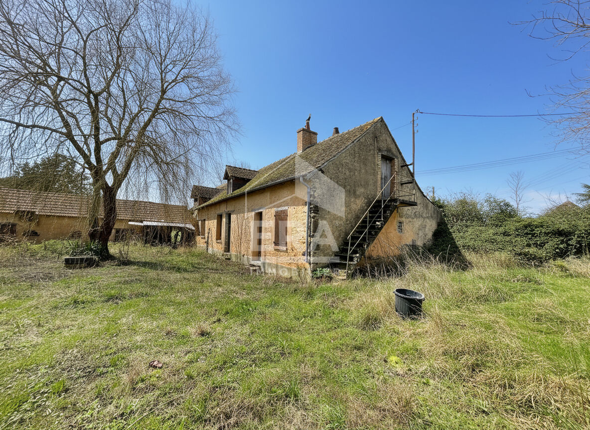ANCIENNE FERMETTE À RÉNOVER - VIVOIN (72170)