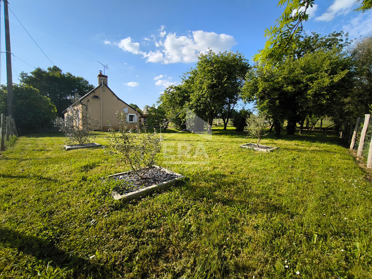 Maison de caractère de plain-pied de 99m² - terrain de plus de 5800m² - Saint Christophe Du Jambet