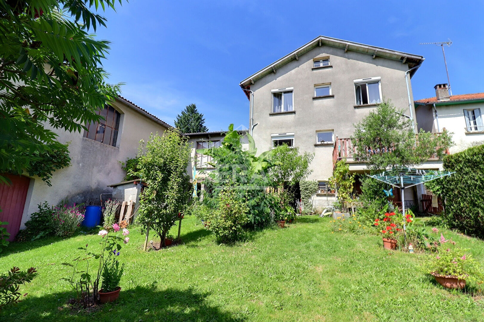 Maison de 107 m2 avec une dépendance de 220m2