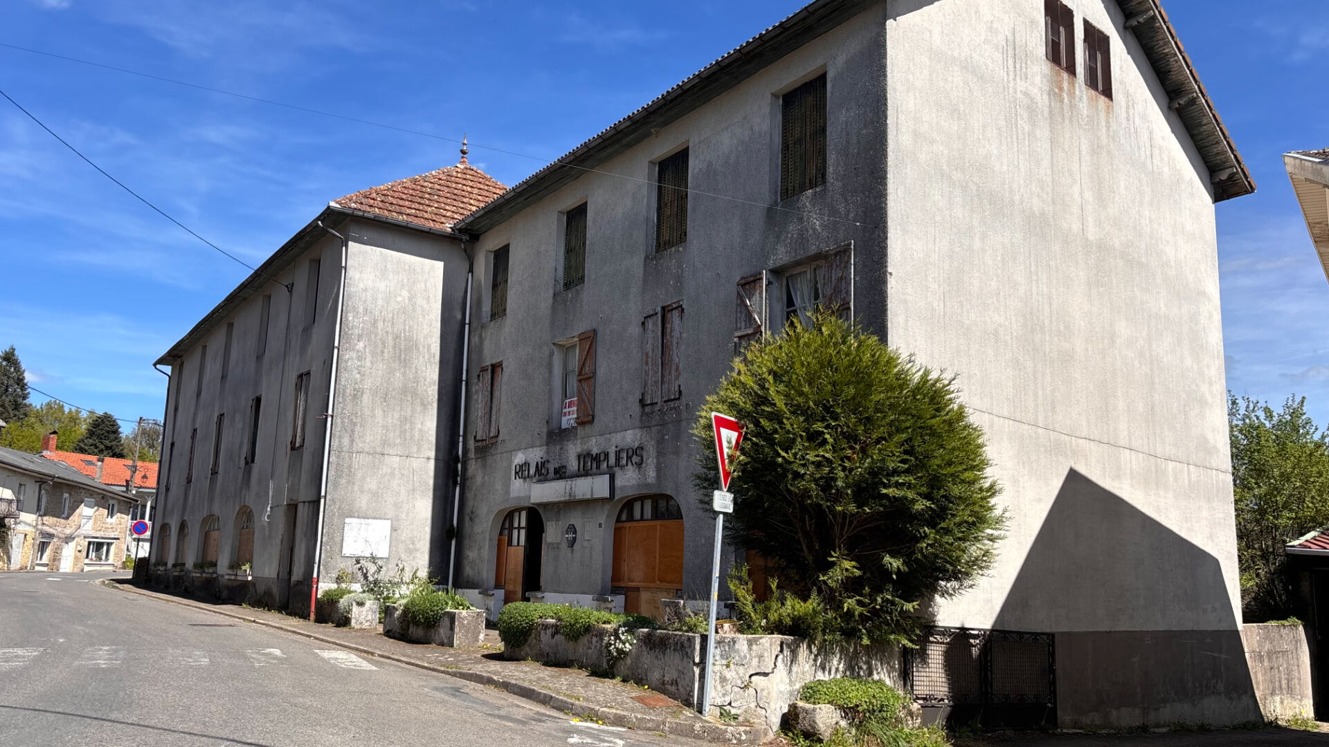 Immeuble Latronquiere 831 m2
