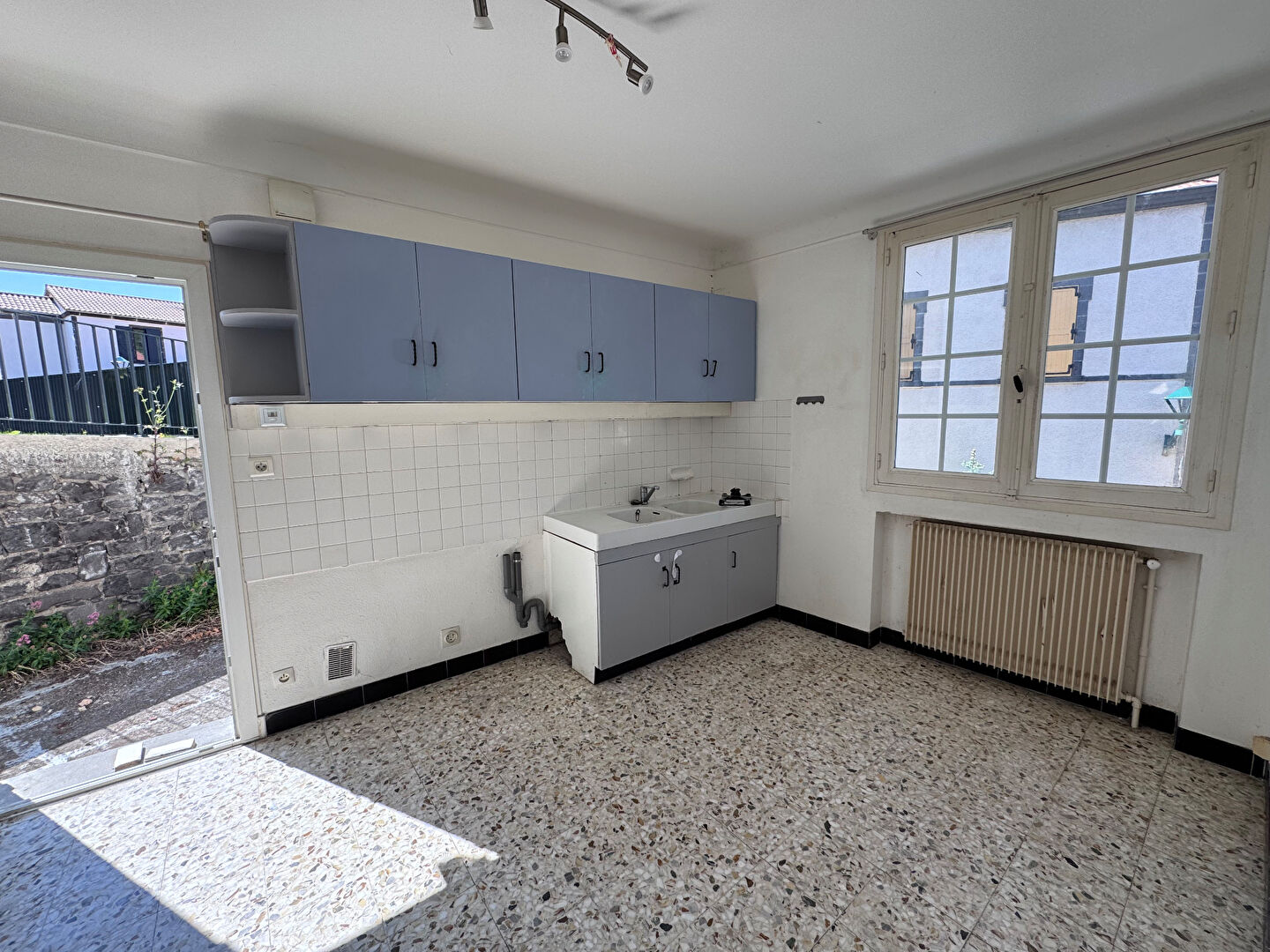 Photo Immeuble de 3 appartements distincts + garage à Enval image 4/6