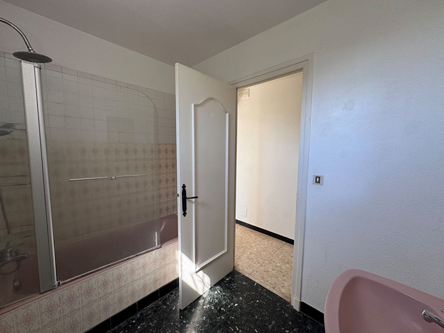 Photo Immeuble de 3 appartements distincts + garage à Enval image 5/6