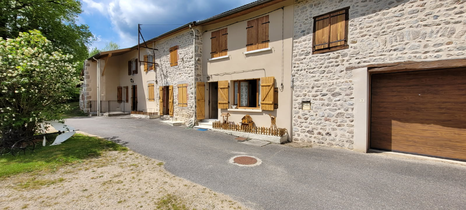 Ensemble deux maisons à NOIRETABLE 210m2