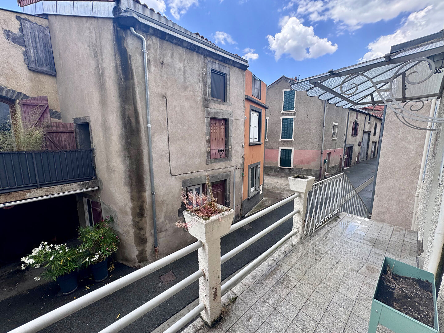 Photo Maison de bourg MOZAC, 4 chambres, cuvage, caves et garage image 2/6