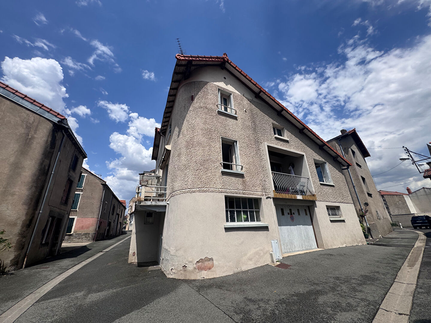 Photo Maison de bourg MOZAC, 4 chambres, cuvage, caves et garage image 4/6