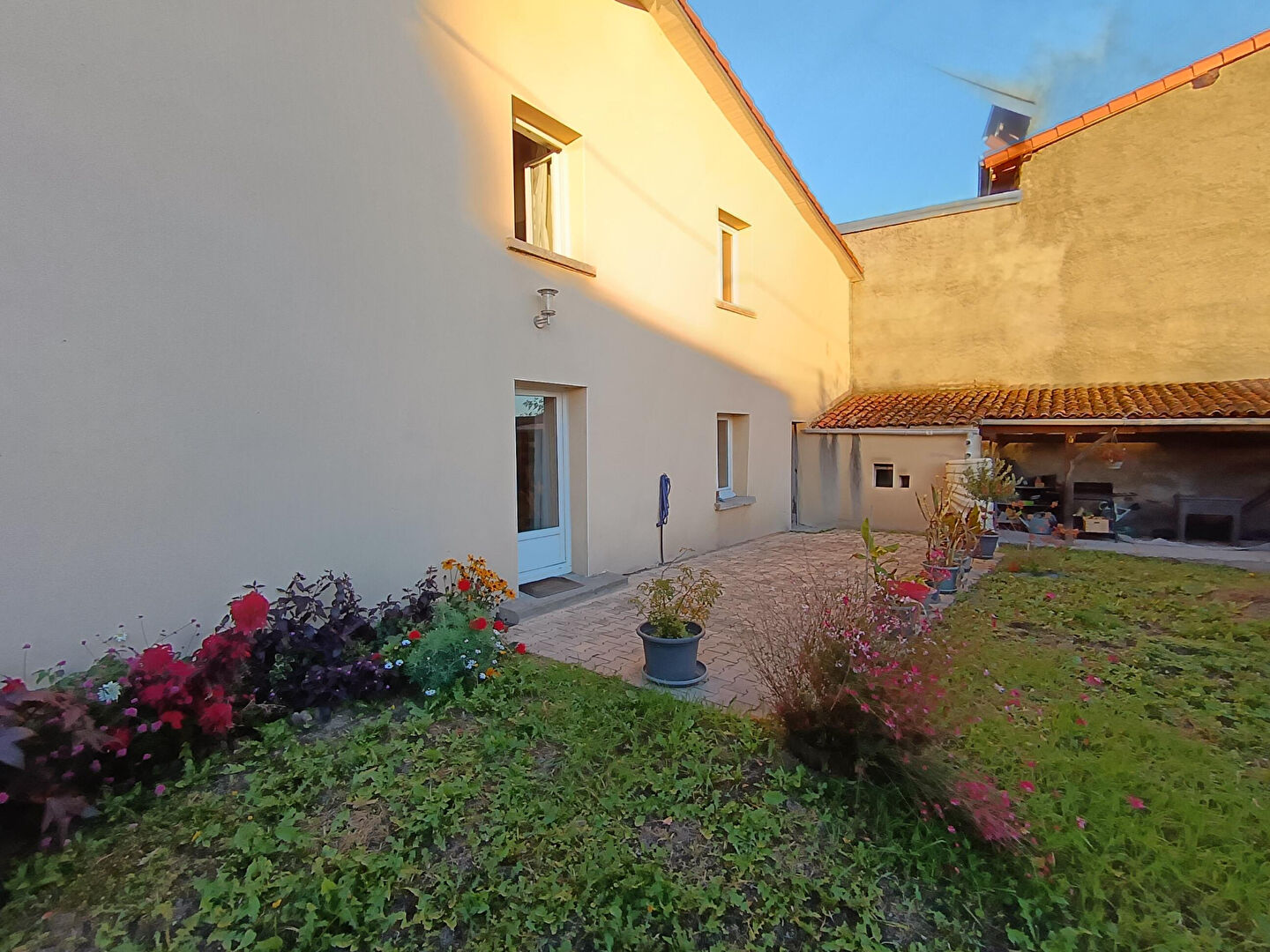 MAISON AVEC 4 CHAMBRES ET BUREAU