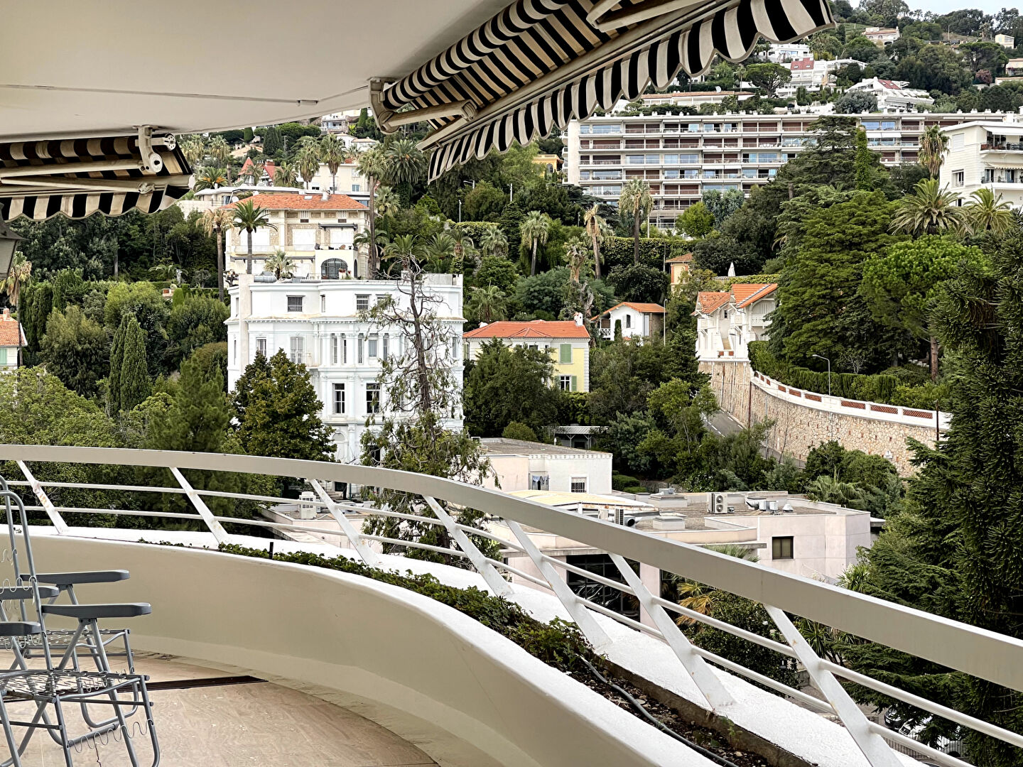 Photo CANNES / 5 pièces134 m2 / 2 terrasses /  2 parkings / 2 Caves image 2/6