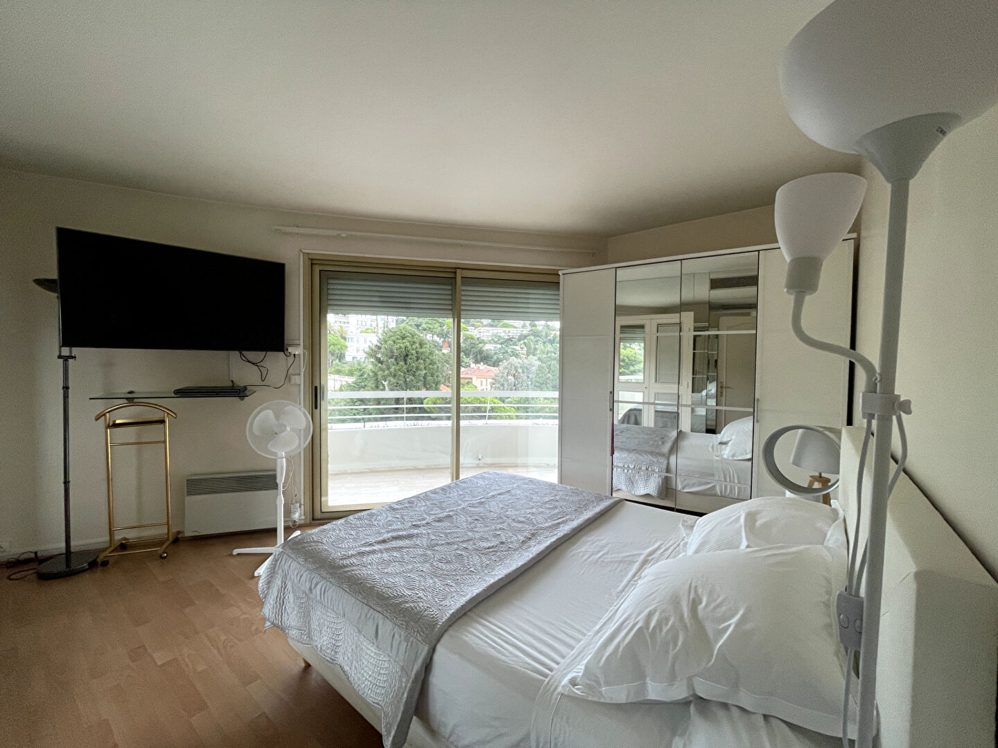 Photo CANNES / 5 pièces134 m2 / 2 terrasses /  2 parkings / 2 Caves image 5/6