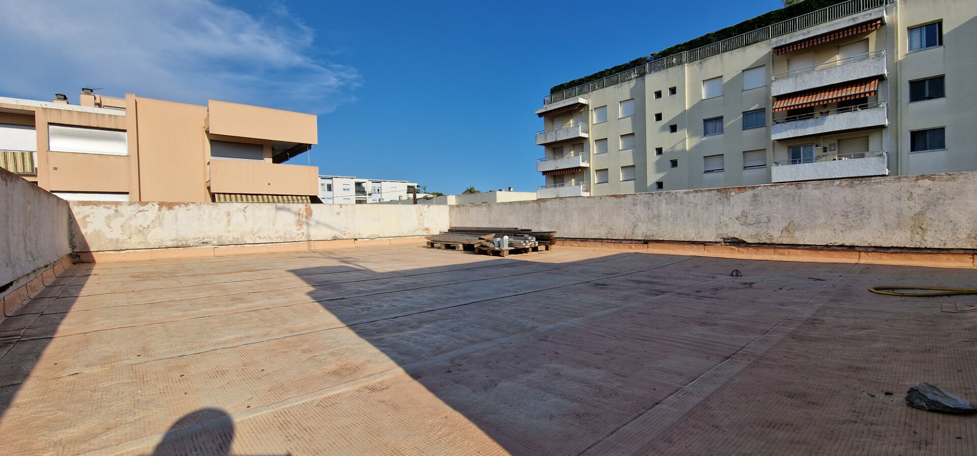 Photo Toit terrasse Saint-laurent-du-var 3 pièce(s) 140 m2 à construire image 2/6