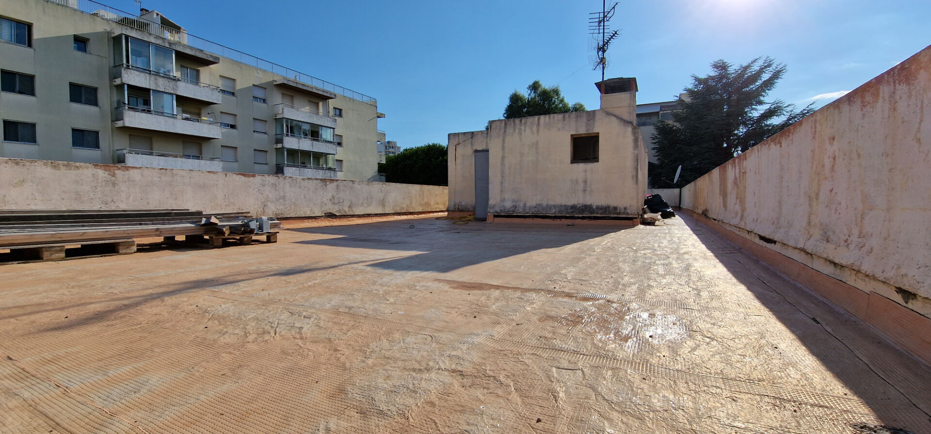 Photo Toit terrasse Saint-laurent-du-var 3 pièce(s) 140 m2 à construire image 3/6