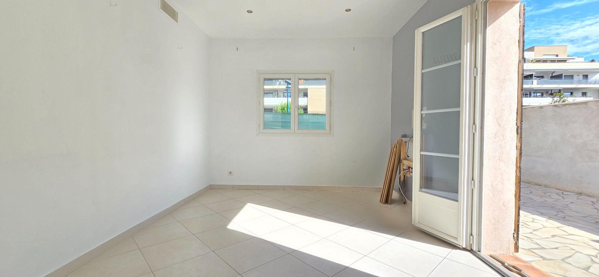Photo Appartement Villeneuve Loubet 3/4 pièce(s) 80 m² Rez de jardin parkings image 4/6