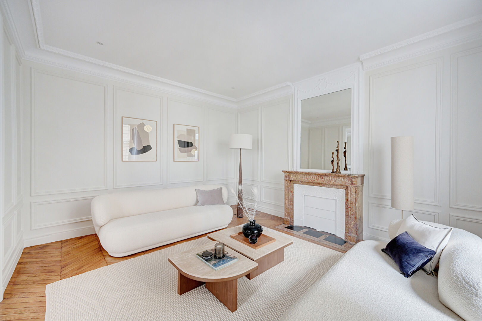 Luxueux Appartement Haussmannien 2 chambres - refait à neuf - 105 m2