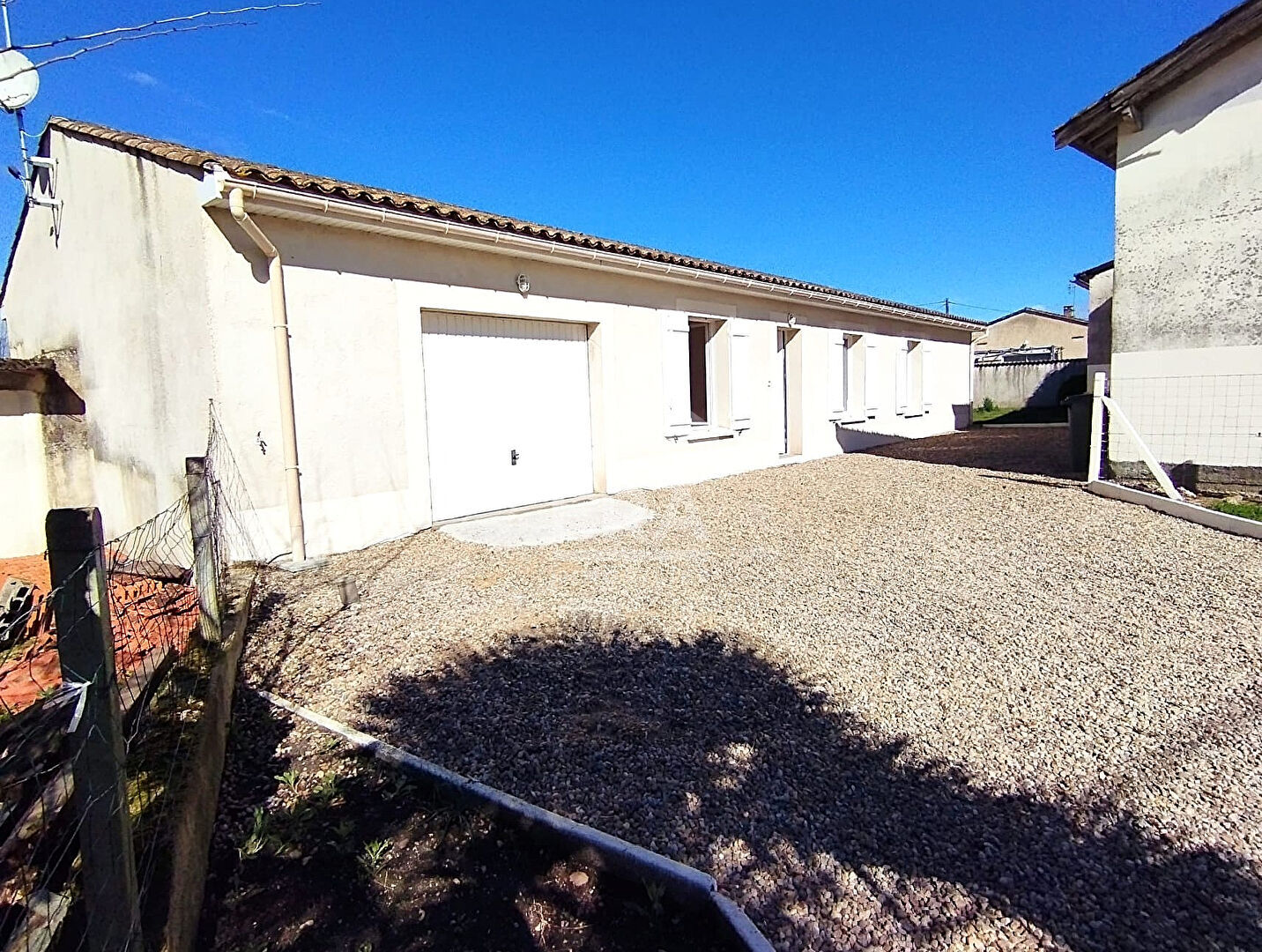 Photo Maison récente plain-pied au centre du village image 2/6