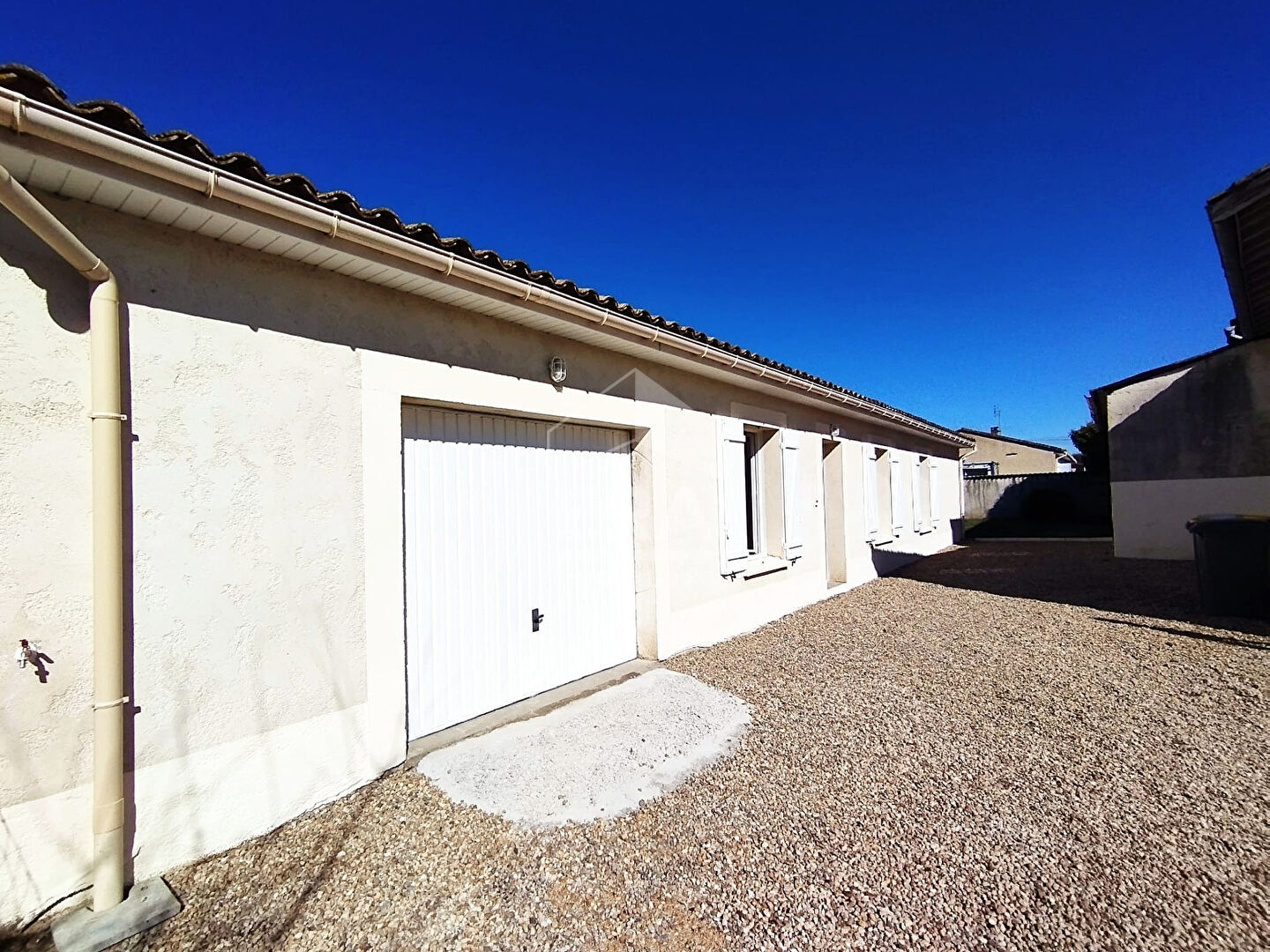 Photo Maison récente plain-pied au centre du village image 3/6