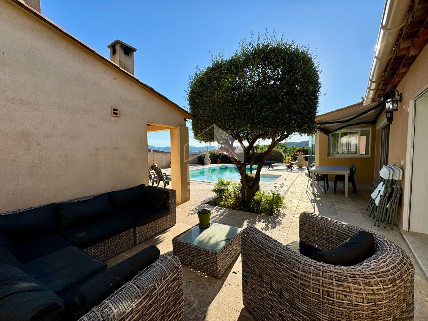 Photo Maison Ceyreste 9 pièce(s) 212 m2 image 3/6