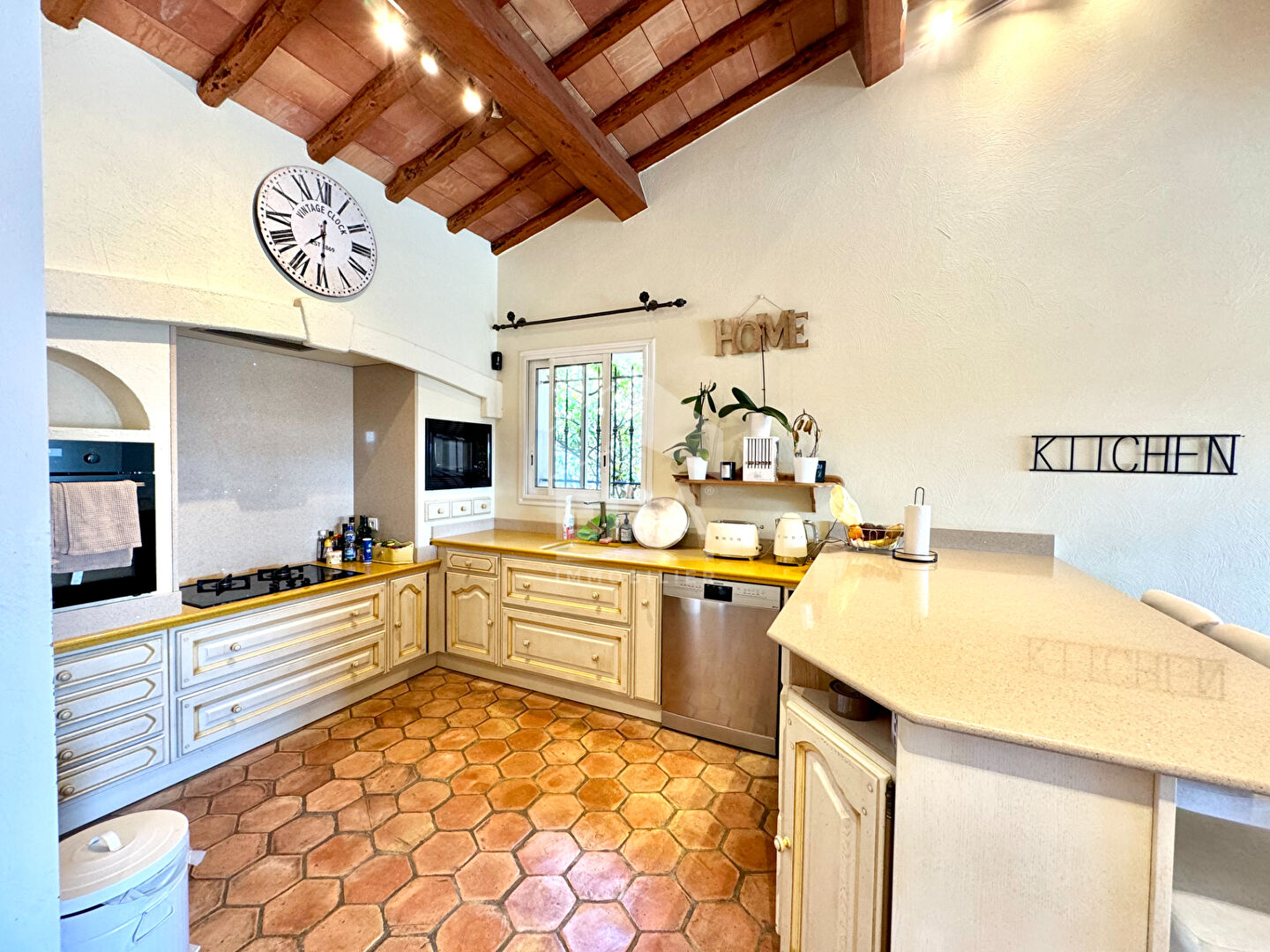 Photo Maison Ceyreste 9 pièce(s) 212 m2 image 4/6