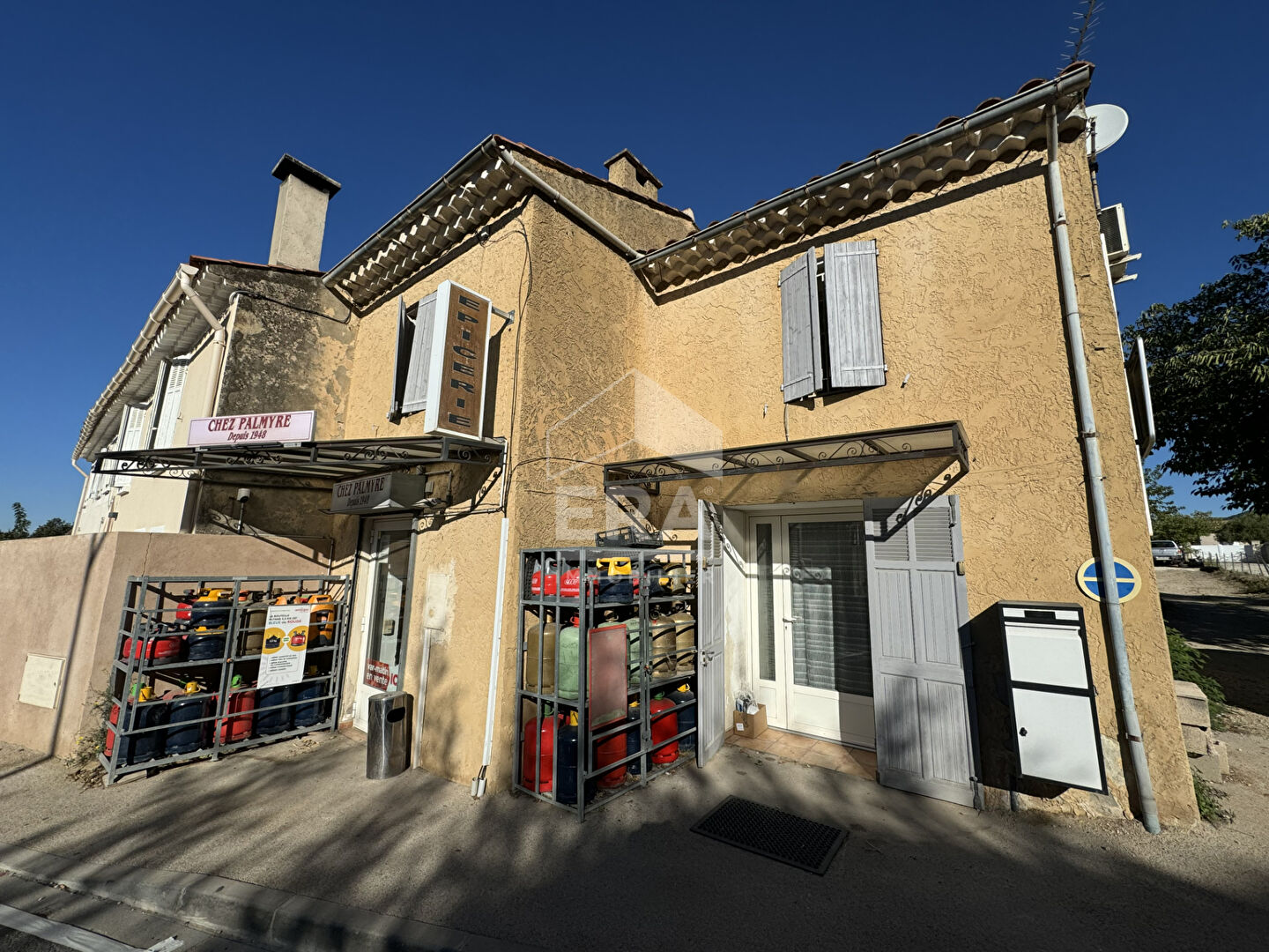 Fonds de Commerce Épicerie avec Logement à Saint-Cyr-sur-Mer