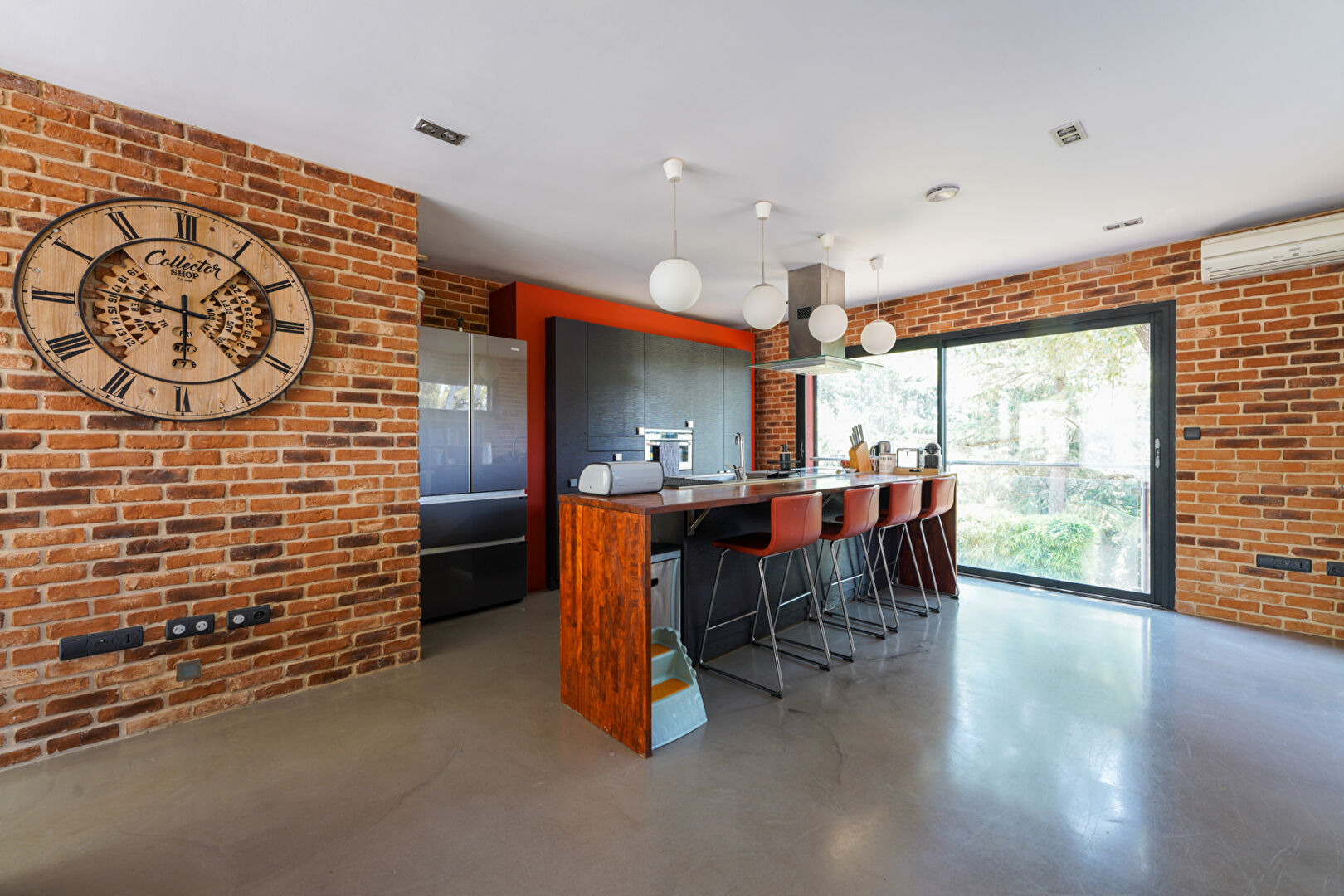 Superbe appartement 3 pièces de 111 m² à Châteauneuf-le-Rouge