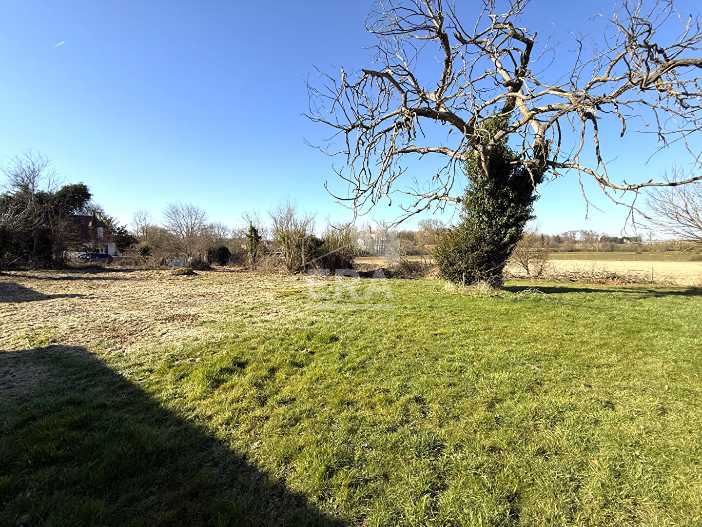 Terrain plat de 1 402 m² à Bernay-Vilbert