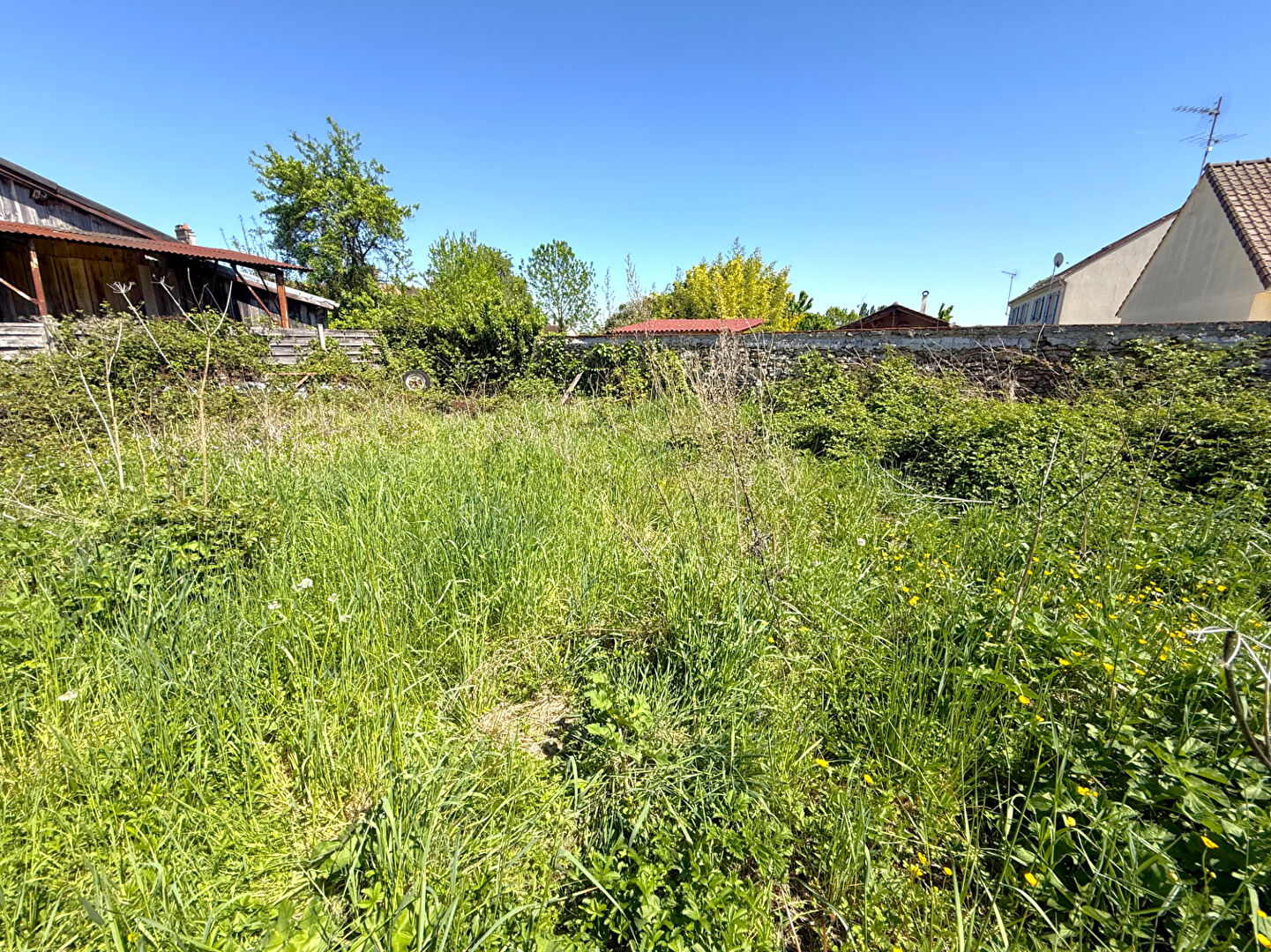 Photo Ensemble de 2 grands garages avec jardin à La Chapelle-Gauthier ? Grand potentiel et situation idéale !arking / box La Chapelle Gauthier 250 m2 image 3/6