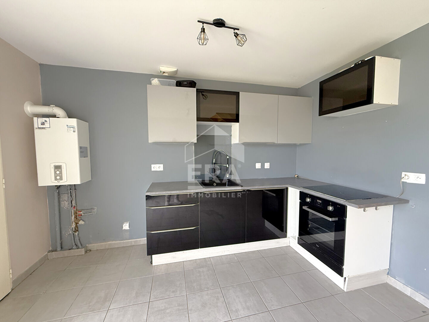 Maison de ville 42 m² avec extérieur et stationnement à Mormant