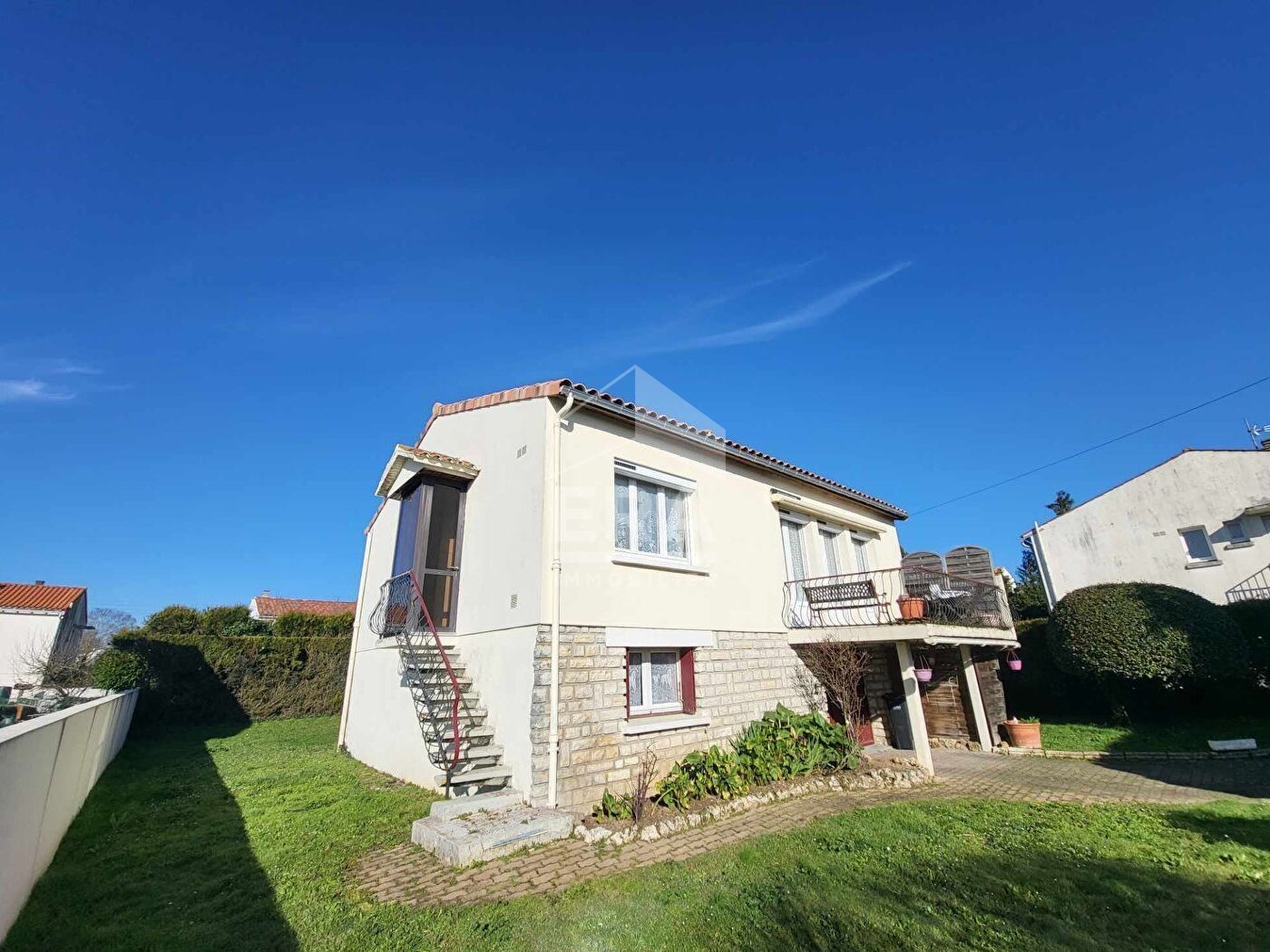 Photo Maison Surgeres 5 pièce(s) 108 m2 image 1/6